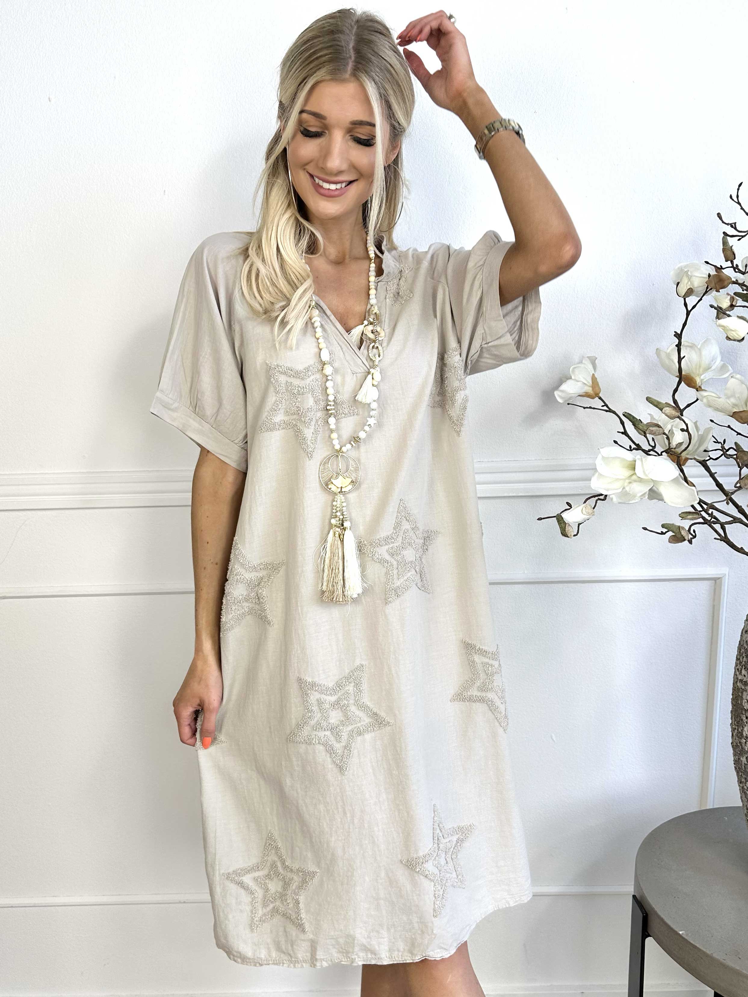 Nannali - Fin kjole i bomuld med stjerner